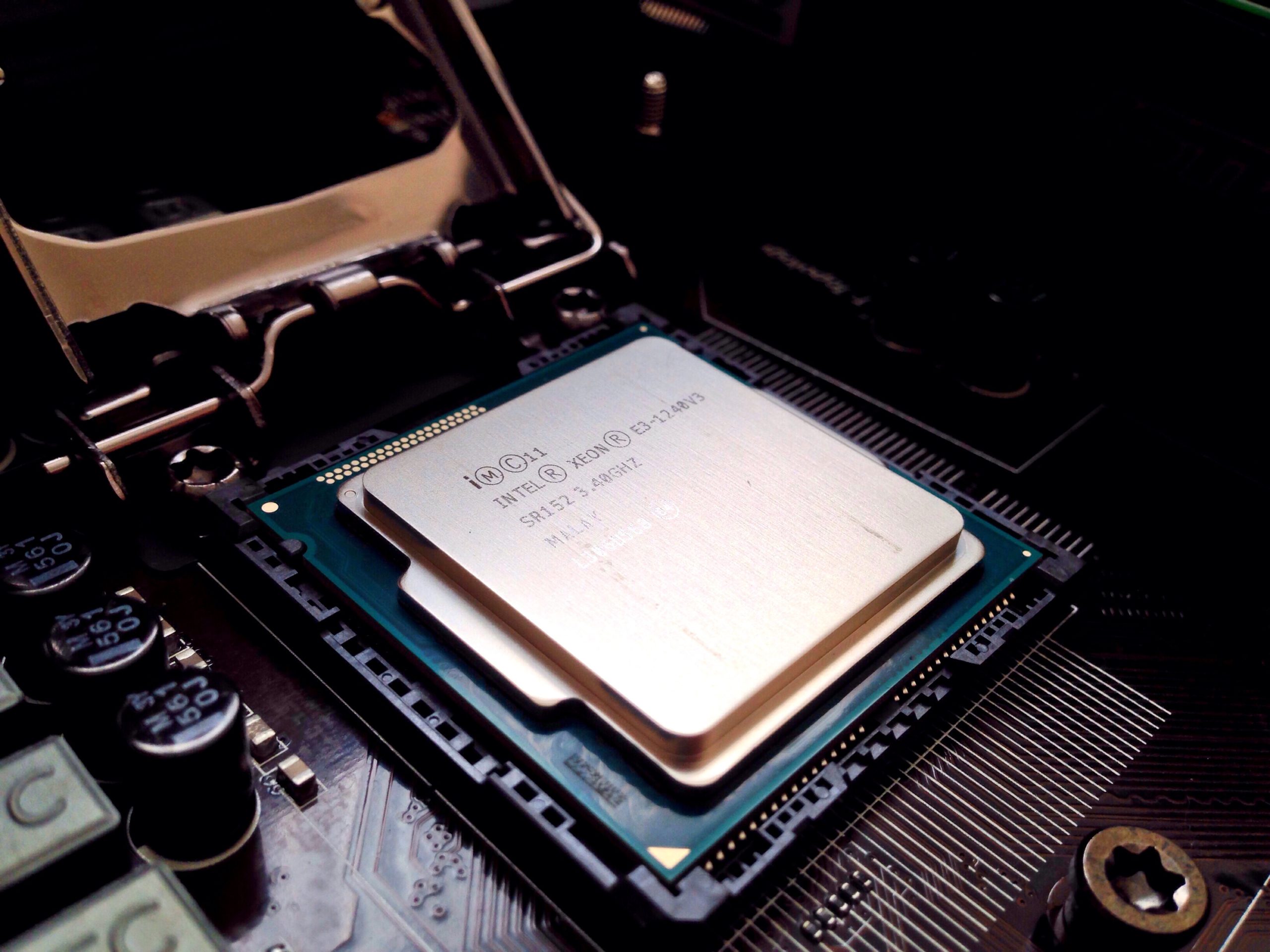 File:Intel Xeon E3-1240V3 Haswell 3.40GHz.jpg